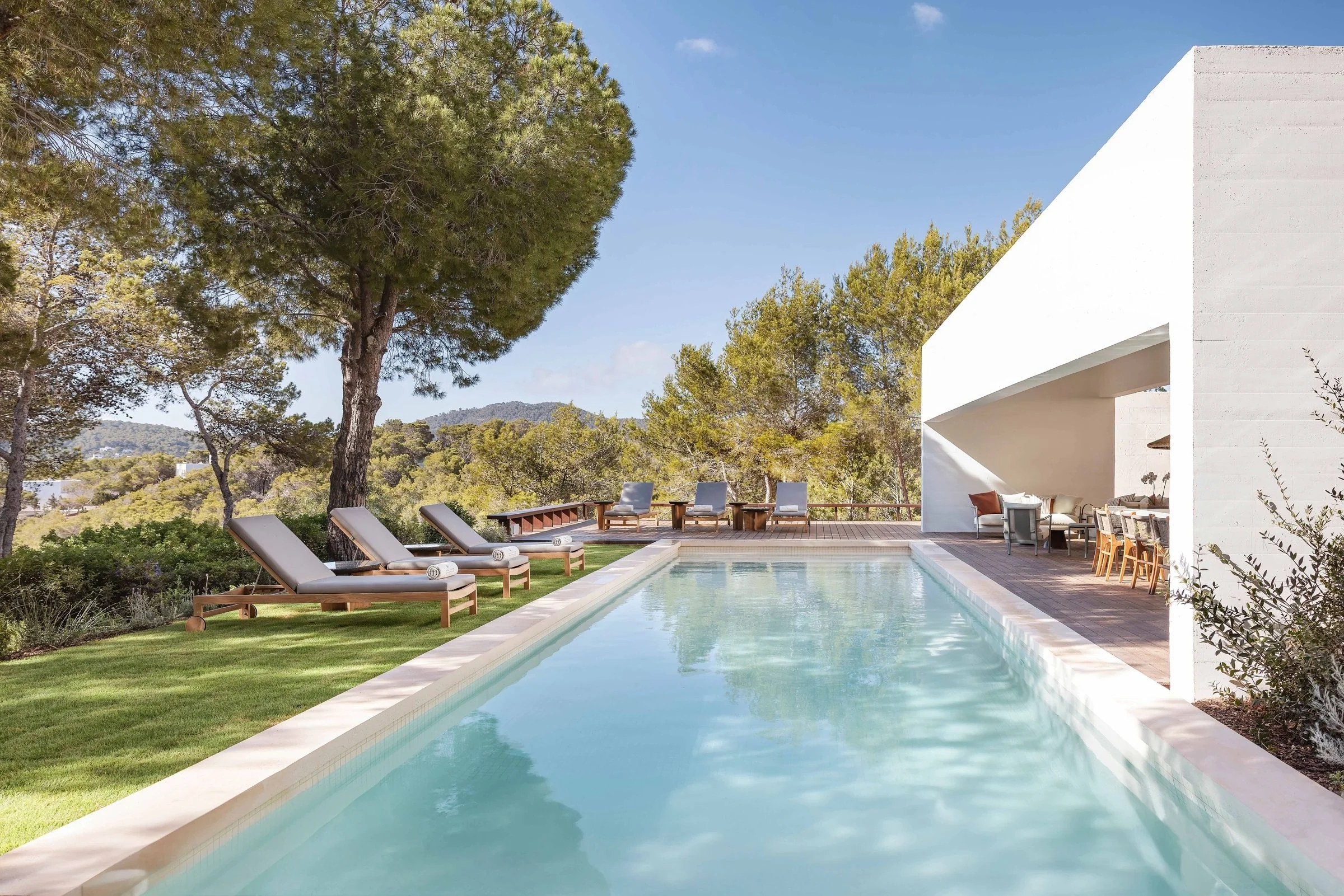 Villa de luxe avec piscine à Ibiza pour un séjour haut de gamme