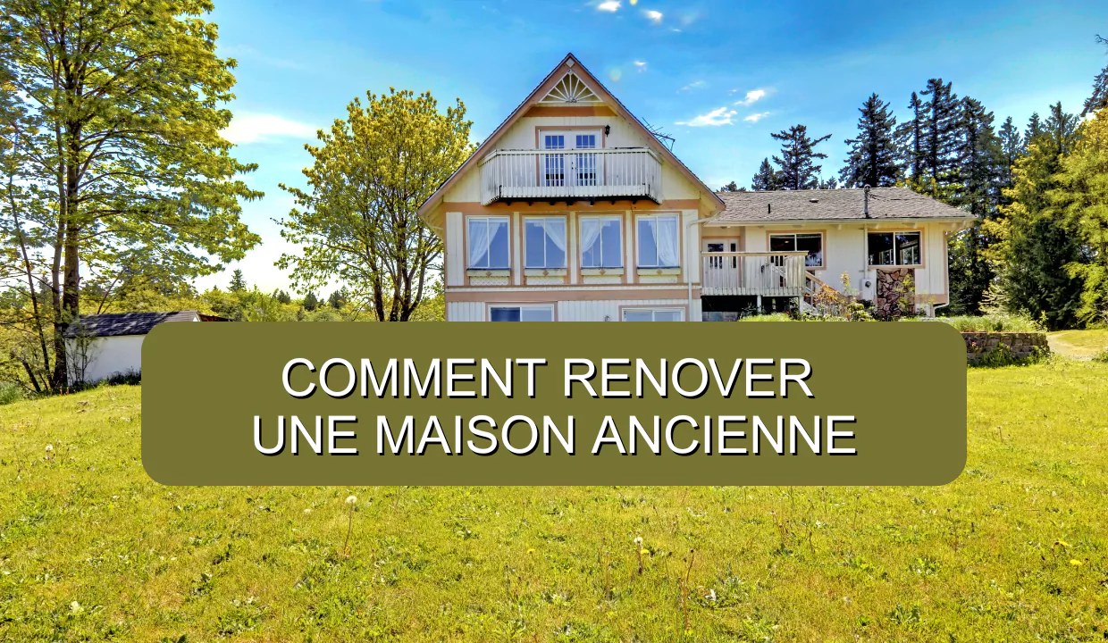 Façade en pierre et volets en bois d'une maison ancienne de village